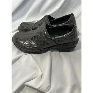 B.O.C Born‎ concepts Gray snakeskin Leather Clogs Size 10